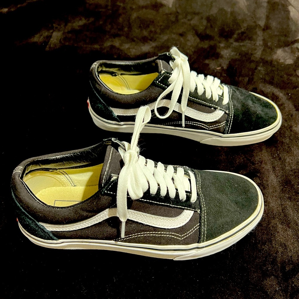 Unisex Vans Old Skool Black Suede Sneakers, Size M 7.5/W 9